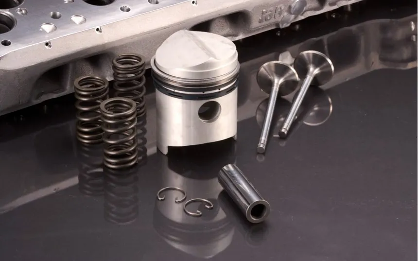 Engine piston and valves